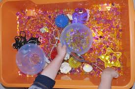 Zabawy dla dzieci w przedszkolu 40 propozycji zabaw sensorycznych - Moje  Dzieci Kreatywnie